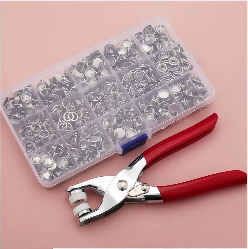Sewing Kit with 100PCS Metal Buttons –2026 New Sewing Kit with Metal Buttons, Manual Pliers Tool Included, Button Installer for Clothing, for DIY Crafts Sewing Fabric Clothes Bag Jean (200, Silver)