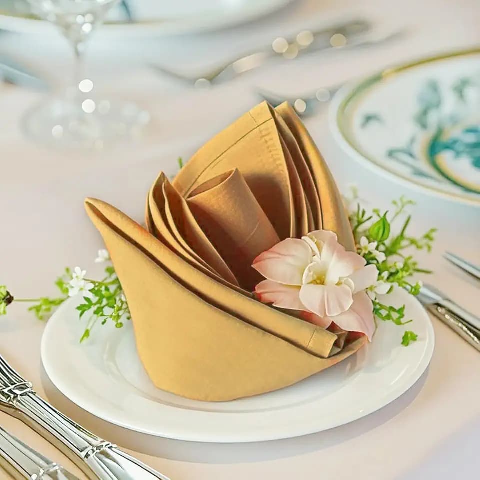 FOLINS&HOME Gold Cloth Napkins Set of 4, Decorative 17x17 Inch Napkins