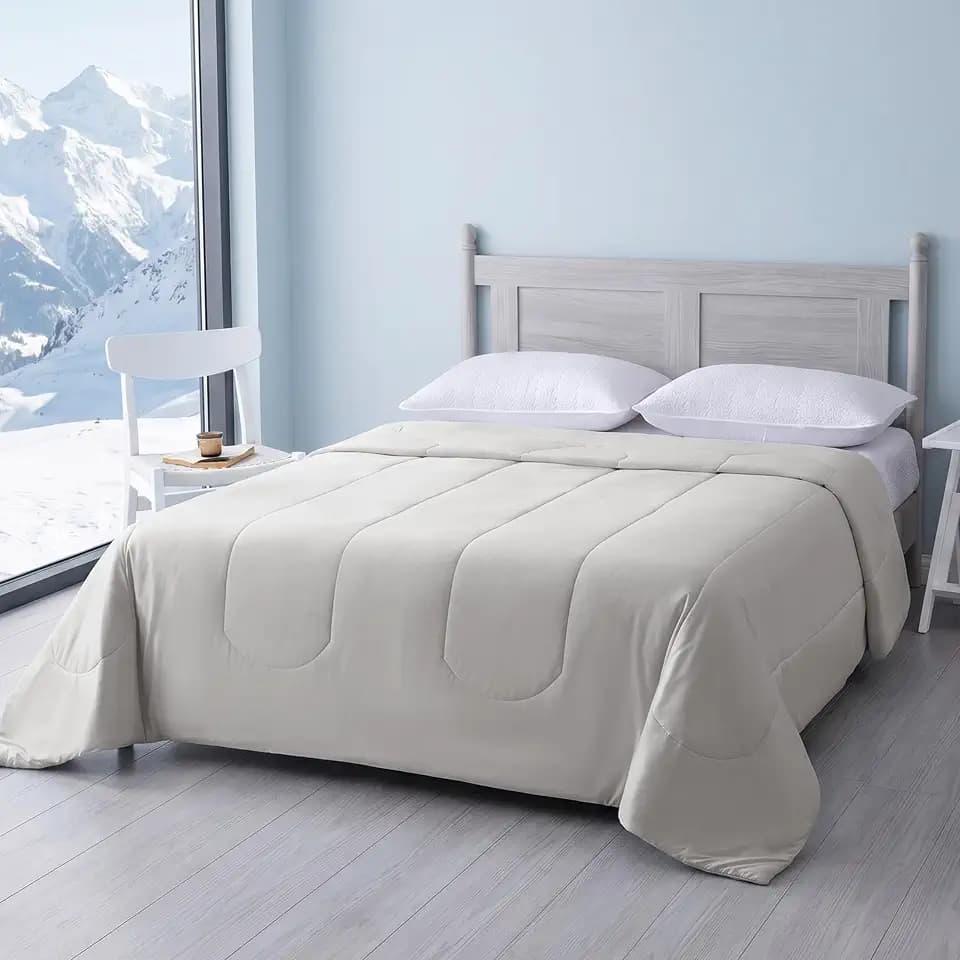 Amazon Basics Cooling Comforter, Temperature Regulating Blanket for Hot Sleepers, Summer & All Season Bedding, Lightweight, 90"x90", Queen, Gray