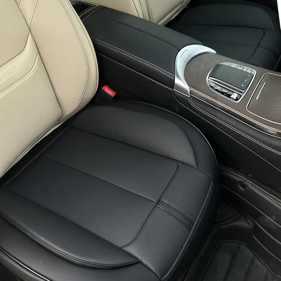 2-Pack Leder Front Autositzbezug nur unten, Anti-Rutsch gepolstertes Sitzkissen, Full Wrap Sitzschutz mit Aufbewahrungsfunktion Universal Fit für die meisten Autos, SUV, Pick-up Trucks