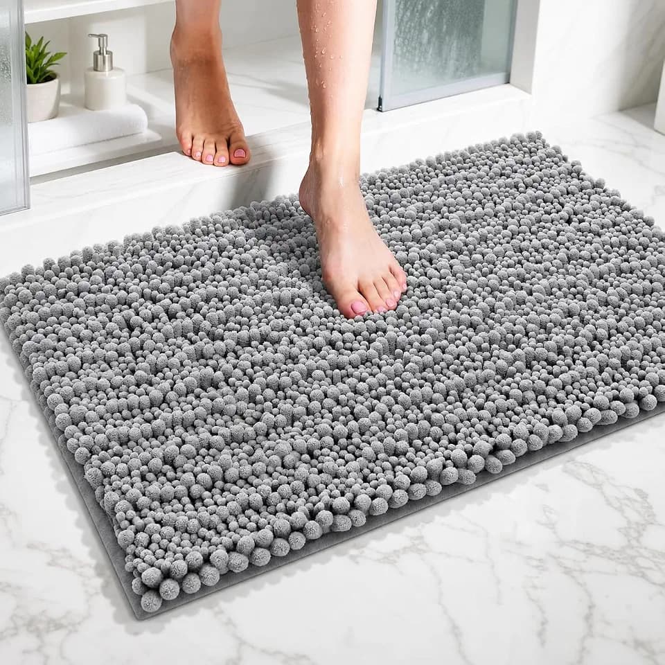 ILANGO Bathroom Rugs Light Grey 32x20, Soft Absorbent Chenille Bath Rugs