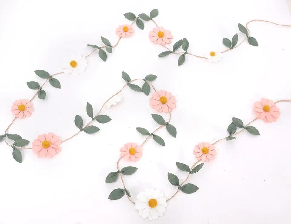 Wool Felt Daisy Chain Banner Garland - Daisy 1st Birthday Decorations,Daisy Themed Party Decorations,Nursery Wedding Decoration,White Pink Wool Felt Daisy Green Leaf Garland (pink1)