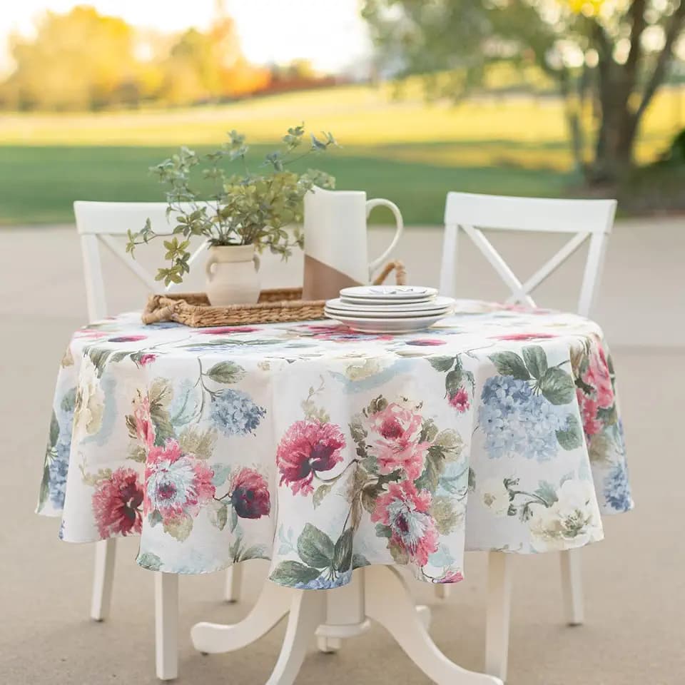Benson Mills Pamona Tablecloth (70" Round)