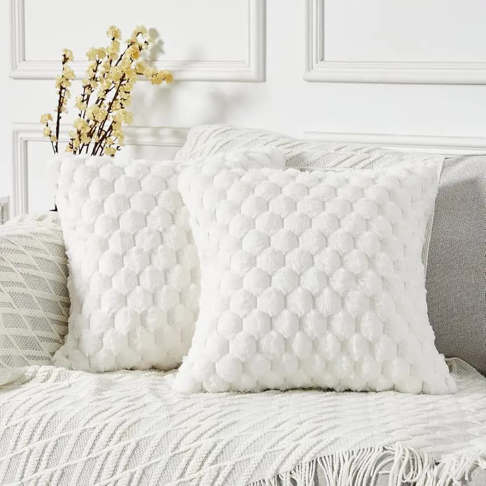 Yaertun Pack of 2 Super Soft Cozy Decorative Throw Pillow Covers Fuzzy Plush Faux Fur Luxury Cushion Cover Pillowcase for Sofa Couch Bed Livingroom 16x16 Inch White