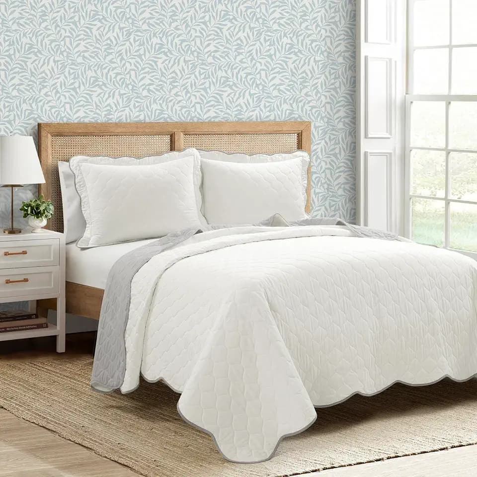 Lush Decor Coastal Chic Scalloped Edge Reversible Cotton Quilt 3 Piece Set, Full/Queen, Gray & White - Queen Bedding Set - White Quilt - Coastal Decor