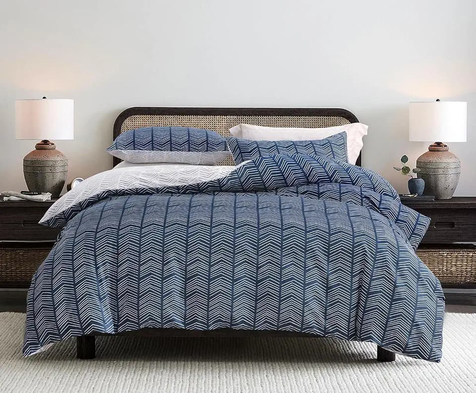 SLEEPBELLA Navy and White Duvet Cover Set, 100% Cotton Bedding, Chevron Geometric Pattern, with Button Closure (3pcs, Queen Size)
