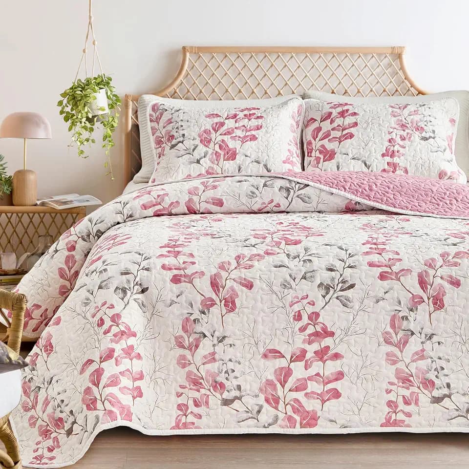 Flysheep Floral Quilt Set King Size, 3 Pieces Pink Flowers and Green Leaves Botanical Summer Bedding Set, Soft Microfiber Lightweight Bedspread/Coverlet for All Season - 104"x90"