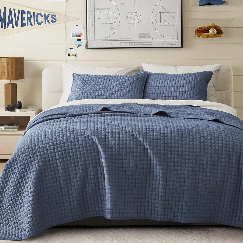 Wonderful 3 Piece Waffle Weave Quilt Set King, Dusty Blue Lightweight Bedspread Coverlet for All Season, Ultra Soft Microfiber Bedding Set with 2 Pillow Shams, Waffle Pattern Quilted Design 104"x94"