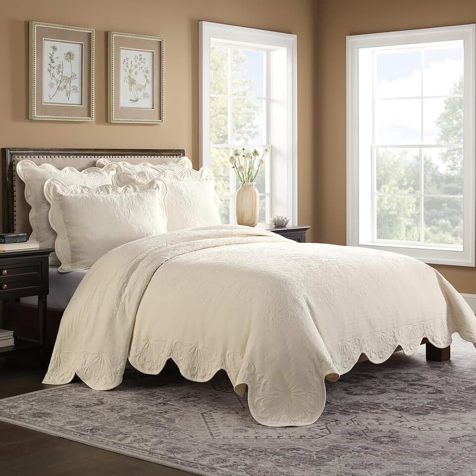 Historic Charleston Charleston Estate Modern Farmhouse Floral Matelasse Coverlet with Scalloped Edges, 100% Cotton Breathable Bedding, Full/Queen, Ivory Floral
