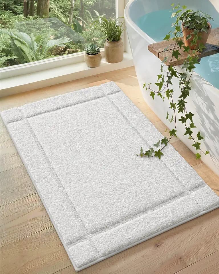 Color&Geometry Ultra Soft Bathroom Rug Non Slip with Rubber Backing, Absorbent Washable Bath Mat, Quick Dry, Premium Microfiber Plush Mat for Bathtub and Shower Floor,White,20"x32"