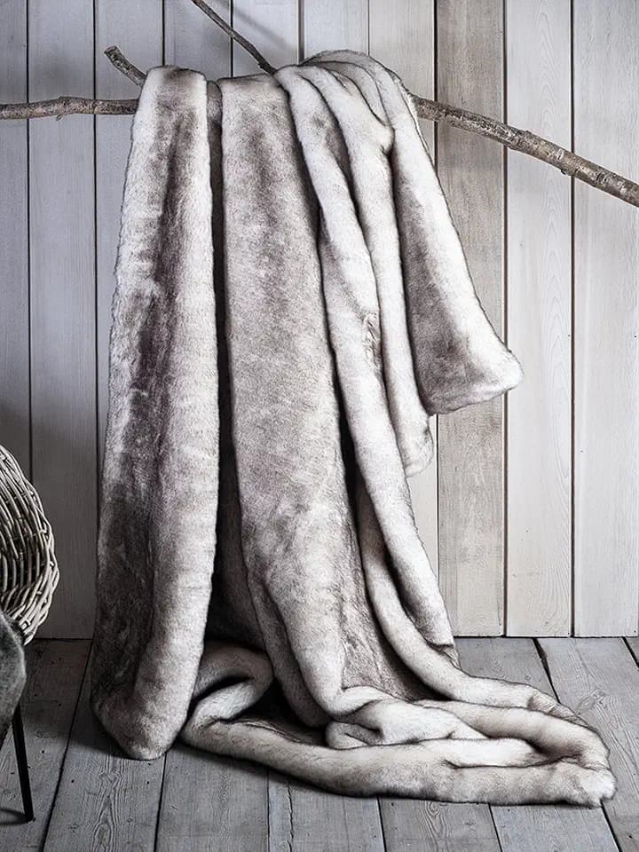 Eikei Luxury Faux Fur Throw Blanket Super Soft Oversized Thick Warm Afghan Reversible to Plush Velvet in Tan Grey Wolf, Cream Mink or Blush Chinchilla, Machine Washable (White Tipped, 60Wx70L)