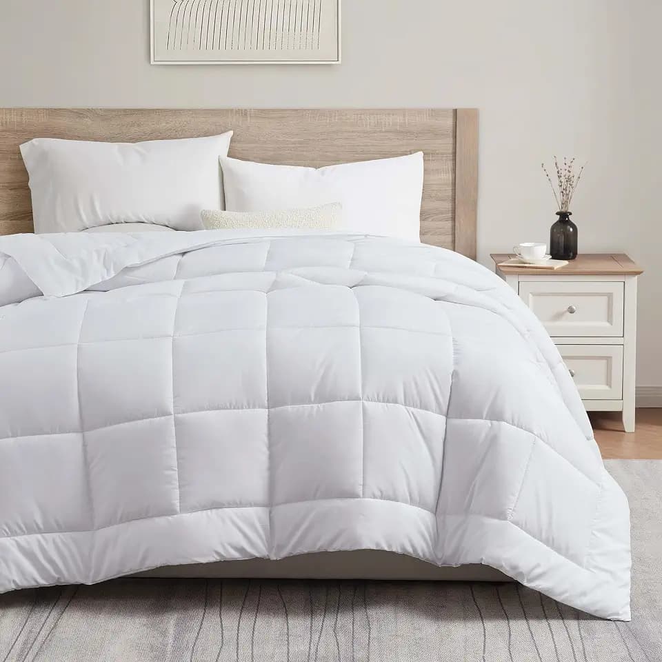 Hearth & Harbor Down Alternative Comforter - All Season Soft Quilted Queen Bed Comforter Duvet Insert with Corner Tabs - Queen Size White