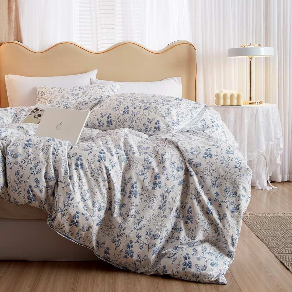 mixinni 3pcs Floral Comforter Set Full Size, Botanical Blue Flowers Leaves on White Cute Bedding Comforter Sets for Women, 1 Soft Pastoral Style Comforter and 2 Pillowcases for All Seasons
