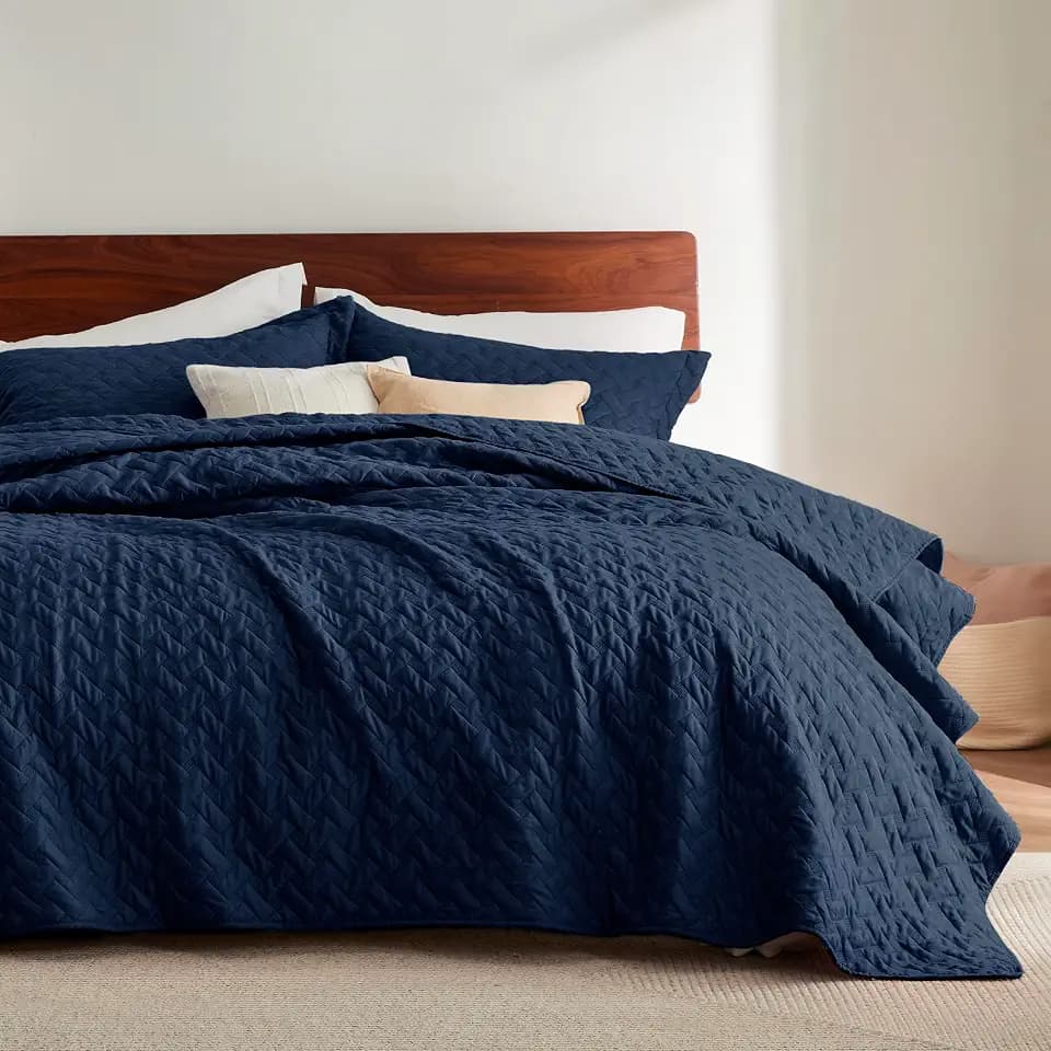 Bedsure Twin Size Quilt, Lightweight Comforter Set, Navy Bedspread Twin XL