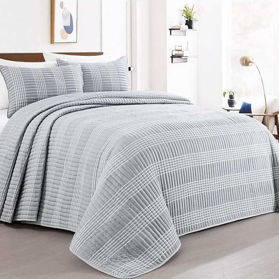 HOMBYS 132x120 Seersucker Patchwork Oversized King Quilt Set, Lightweight Plaid Bedspread Coverlet Set, All Season Bohemian Home Bedding Decor with 2 Pillow Shams, Grey