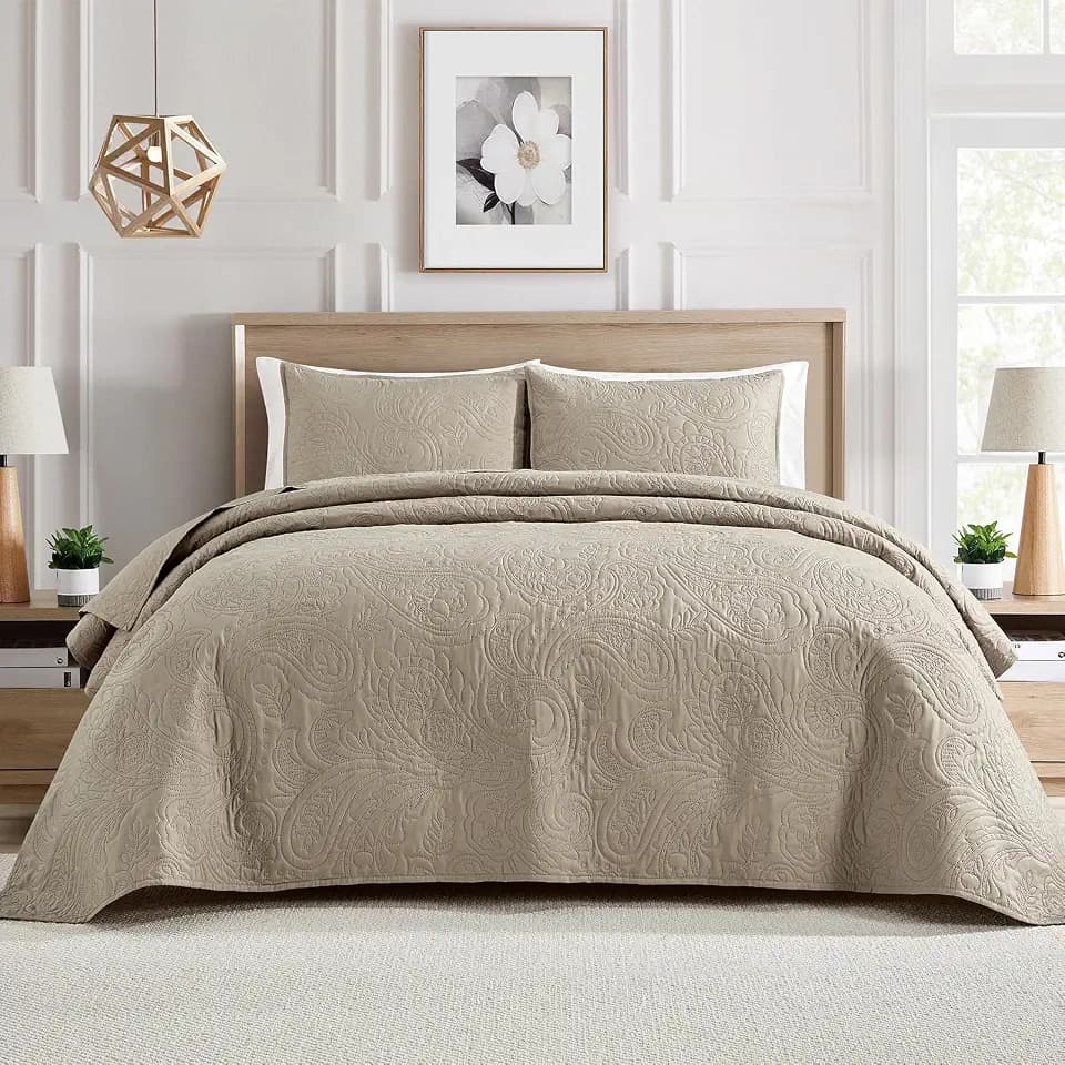 BOURINA Ultrasonic Beige King Quilt Set 3-Piece Soft Bedding Set Bedspread