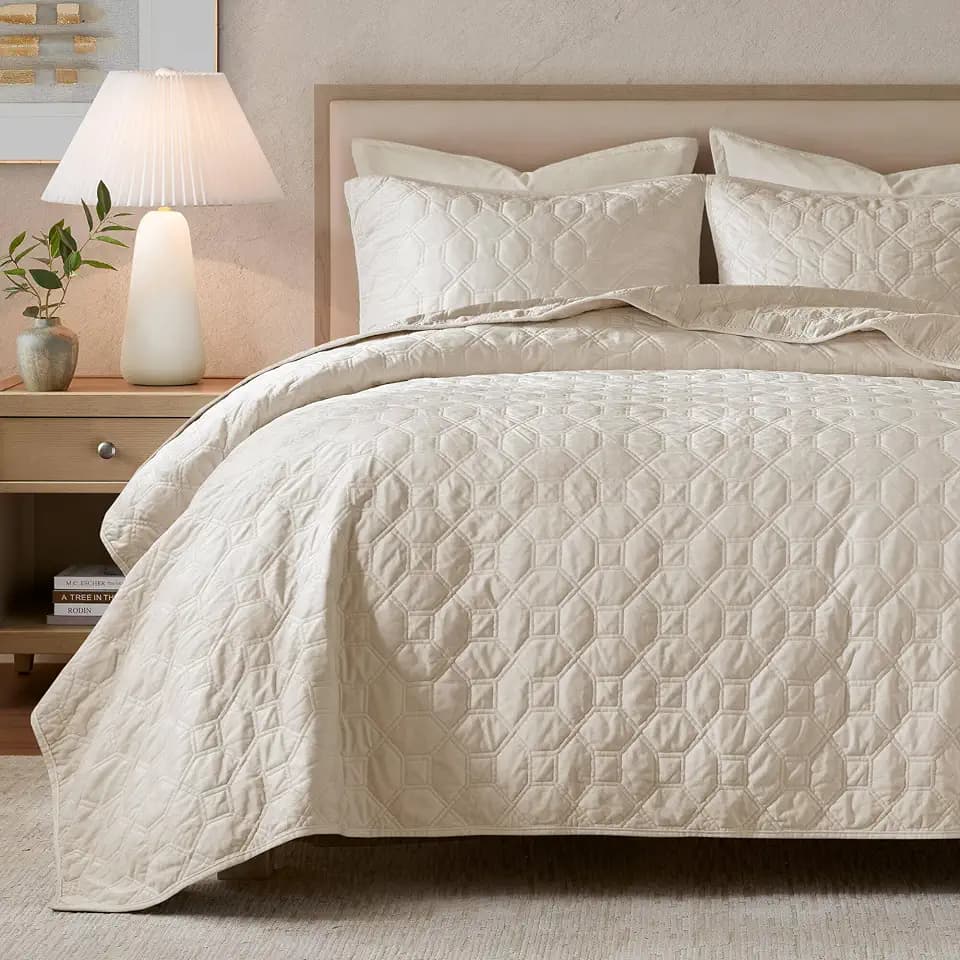 Madison Park Velvet Casual Geometric Stitching Ivory King Quilt Set, 3pc