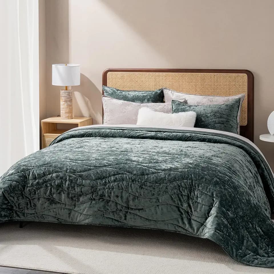 EverGrace Luxury Wave Crushed Velvet Quilt Set, King Size, Dark Green
