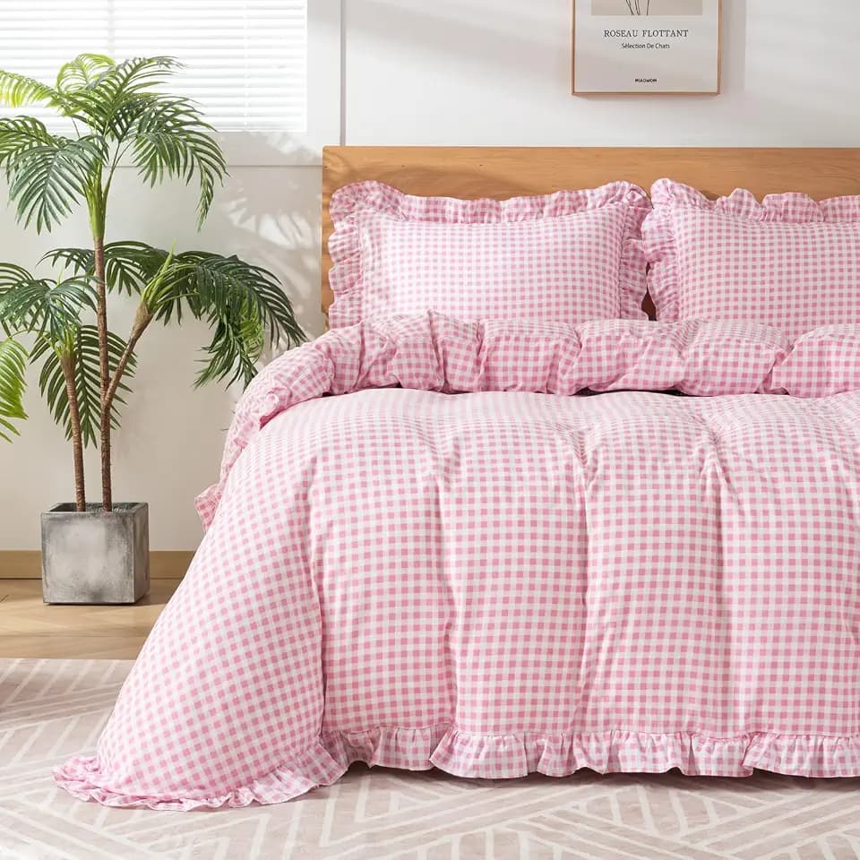 Gingham Duvet Cover Queen Size, 3 Pieces Soft Breathable Microfiber Plaid Duvet Cover with Zipper Closure & 2 Pillow Shams, Ruffle Farmhouse Vintage Decor, Pink