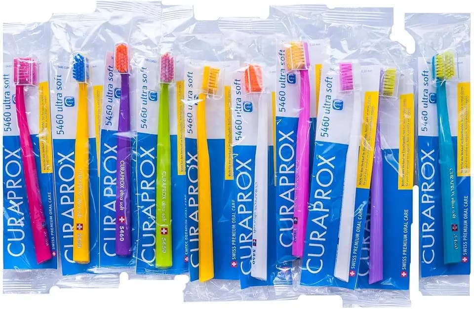 Curaprox 10 x Zahnb??rste CS 5460 Ultra Soft - Handzahnb??rste f??r Erwachsene mit 5460 Ultra Soft CUREN Borsten - 10 St??ck, zuf??llige Farbe