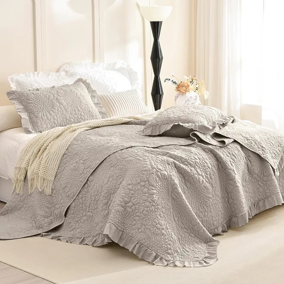 Masaca Oversized Quilt Queen Size(102"x118"),Linen Colored Ruffled Crinkled Lightweight Bedspreads & Coverlets Ultra Soft Shabby Farmhouse Rustic Stone-Washed Microfiber Quilt Bedding Set 3 Pieces