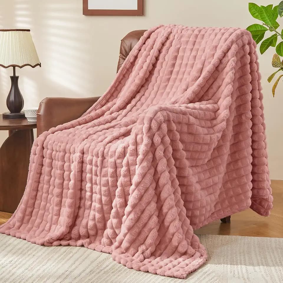 BEDELITE 3D Checked Dusty Pink Fleece Throw Blanket for Couch, 50x60 Inches