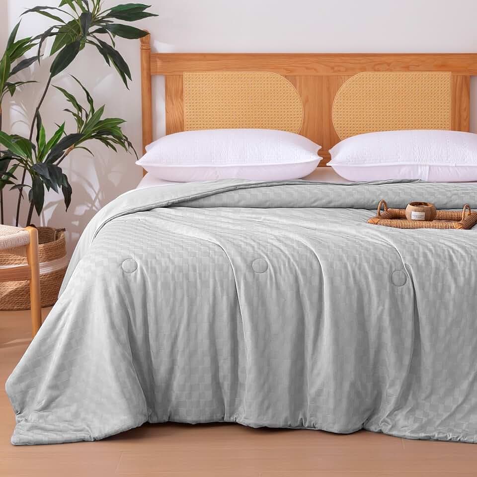 Amazon Basics Cooling Comforter, Soft Lightweight Waffle Weave Blanket for Hot Sleepers, Summer & All Season Bedding to Keep Cool for Night Sweats, 106"x90", King, Gray