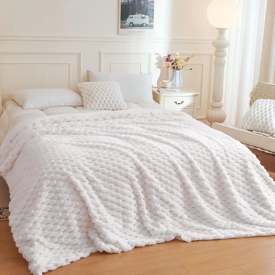XeGe Luxury Bubble Fluffy Faux Rabbit Fur Bed Blanket King Size, White