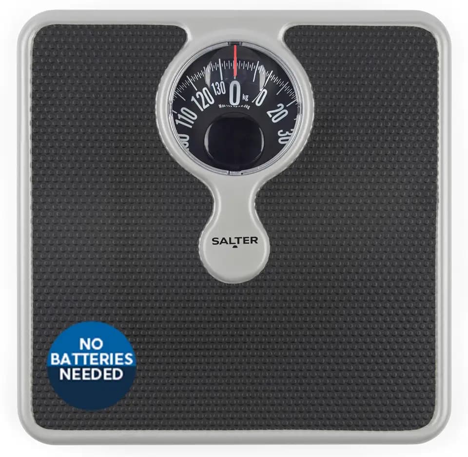 Salter Personenwaage Analog, Körperwaage mit Lupenvergrößerung bis 133kg, Personenwaage Mechanisch & Batteriefrei, Badezimmerwaage mit Großer Anzeige, Präzise Gewichtsmessung, Silber/Schwarz