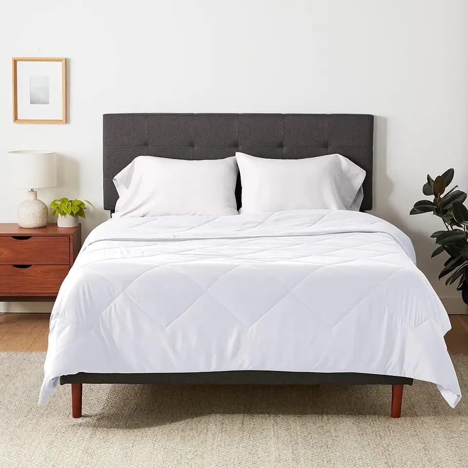 Amazon Basics Reversible Lightweight Microfiber All Season Comforter Blanket, Full/Queen, White