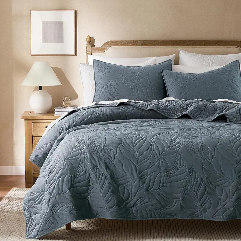 R.SHARE Dusty Blue Queen Size Quilt Set, Soft Lightweight Bedspread, Farmhouse Rustic Country Coverlet, Leaf Pattern Bedding with 2 Shams, 3 Pieces Spring Summer Thin Comforter