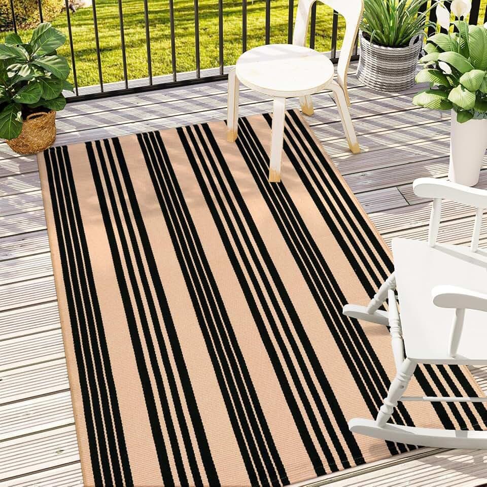 LEEVAN 4'X6' Black and Tan Striped Woven Cotton Reversible Outdoor Rug