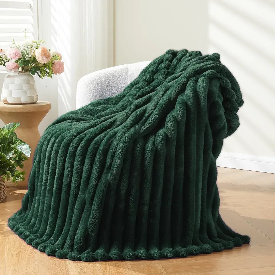 NEWCOSPLAY Fleece Ribbed Cozy Throw Blanket for Couch, Dark Green, 50"x60"