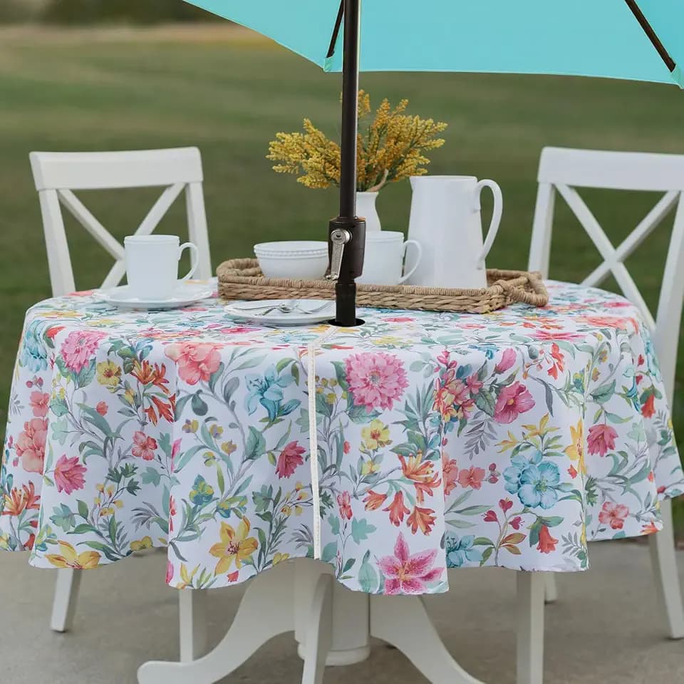 Benson Mills Jillian Tablecloth (70" Round Umbrella)