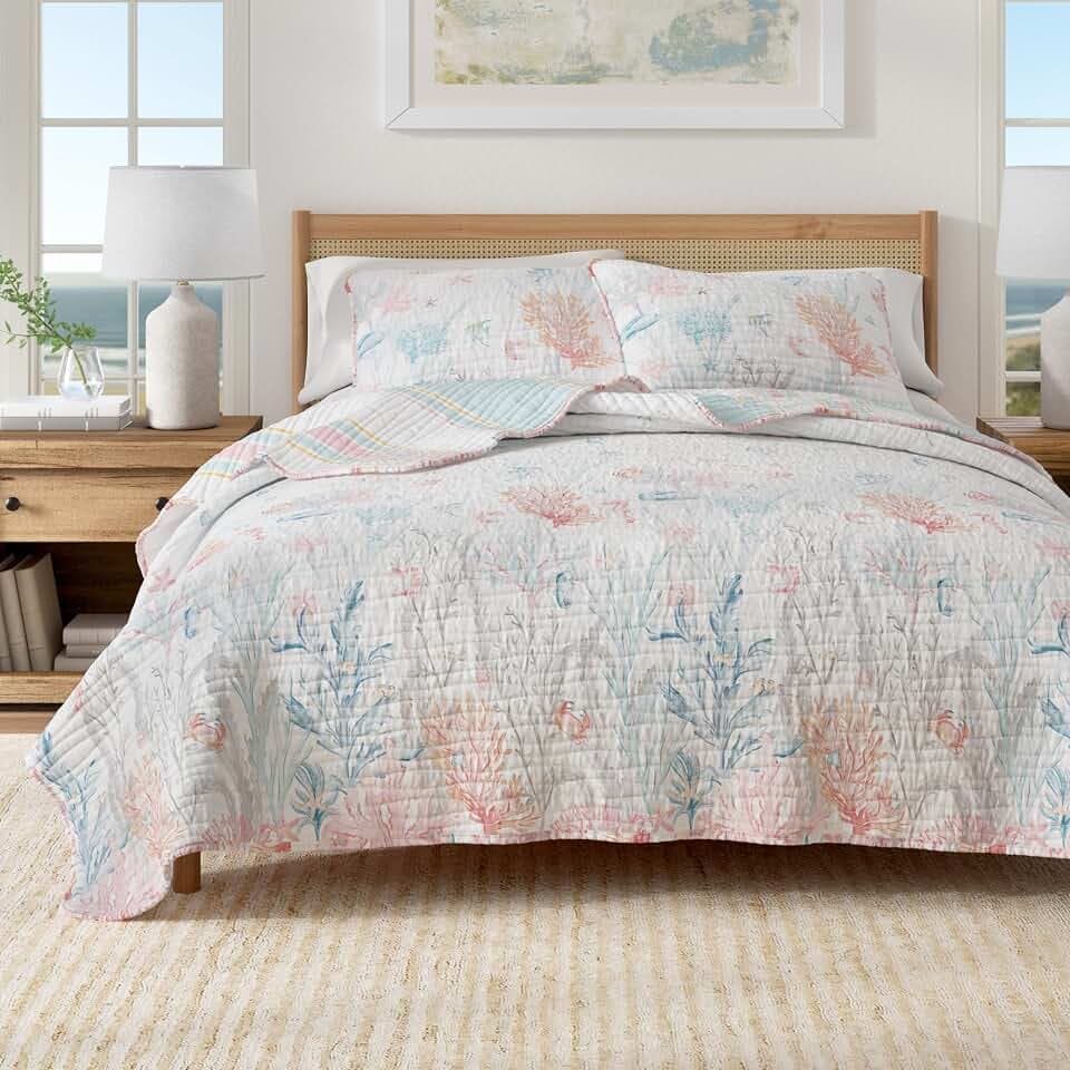 Great Bay Home Coastal Quilt Set - 2-Piece Twin/Twin XL Size Coral Bedding Set - Lightweight, All-Season, Reversible Bedspread (Coral Reef)