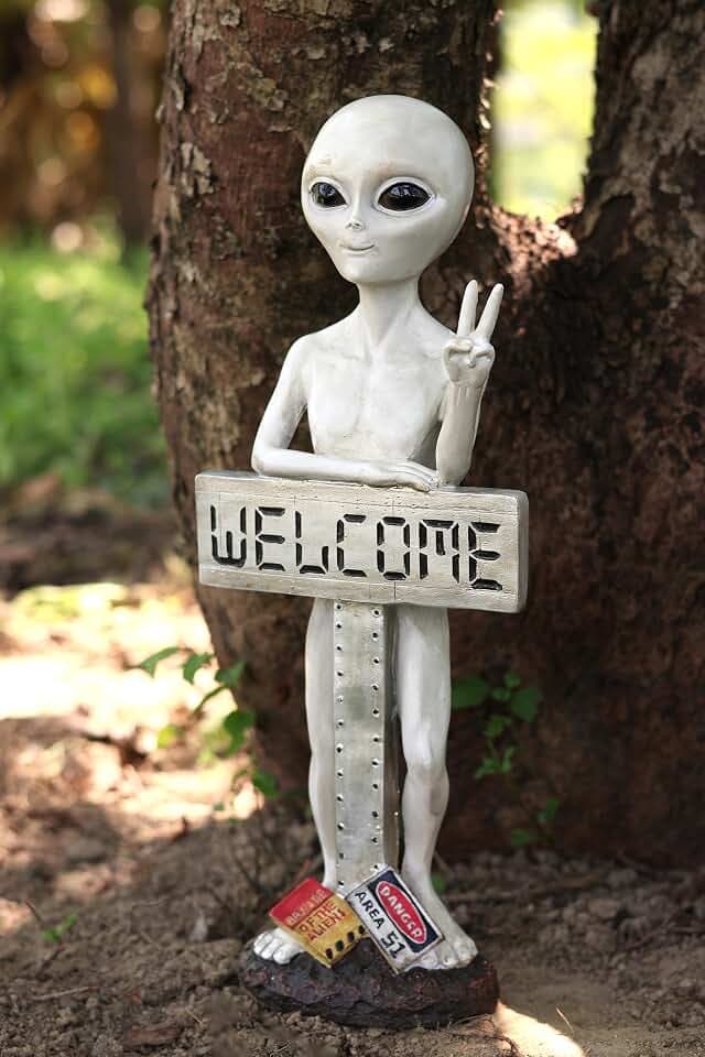 HI-LINE Alien Resin Statue W/Welcome Sign