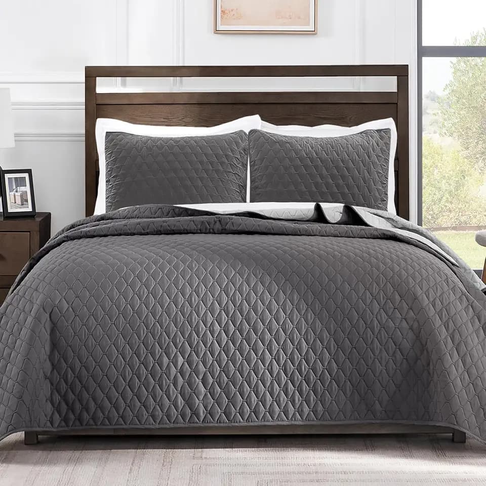Exclusivo Mezcla Reversible King Size Quilt Bedding Set, Grey