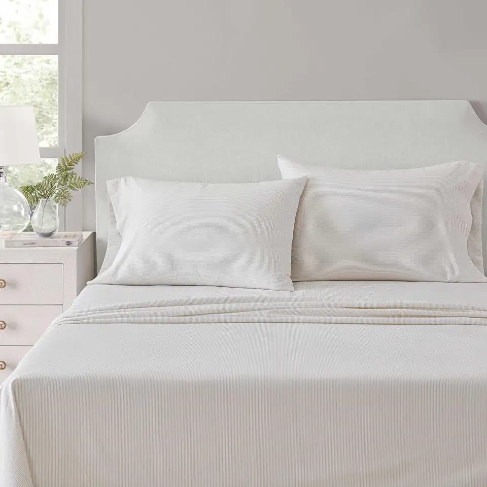 Martha Stewart - Queen Size Sheet Set with Fitted Sheet & Pillowcases