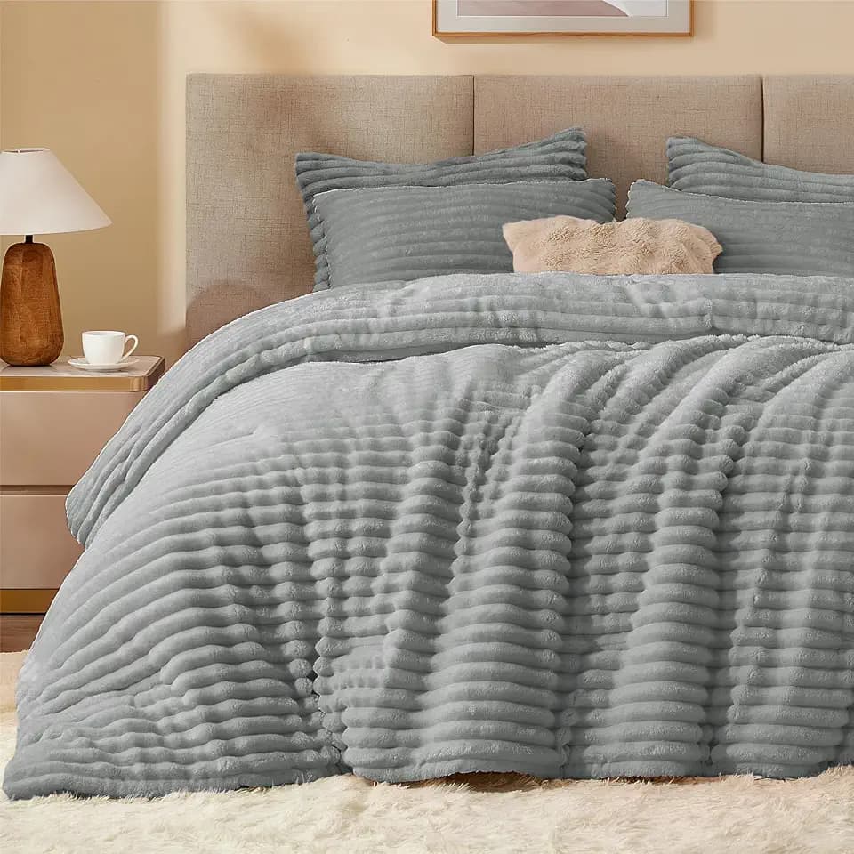 BEDELITE Fleece Oversized Queen Comforter Set, Fluffy Bed Set, Light Grey