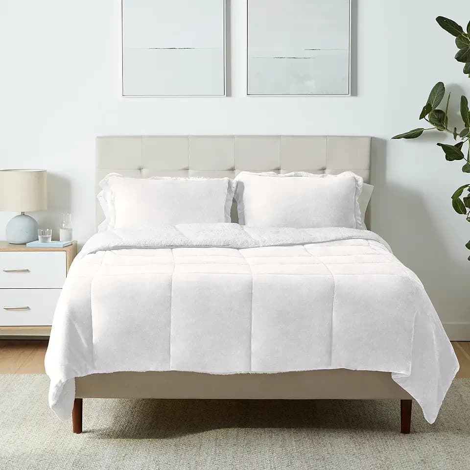 Amazon Basics 3-Piece Micromink Sherpa Bedding Set, Ultra-Soft, Warm All Season Comforter, Full/Queen, Cream