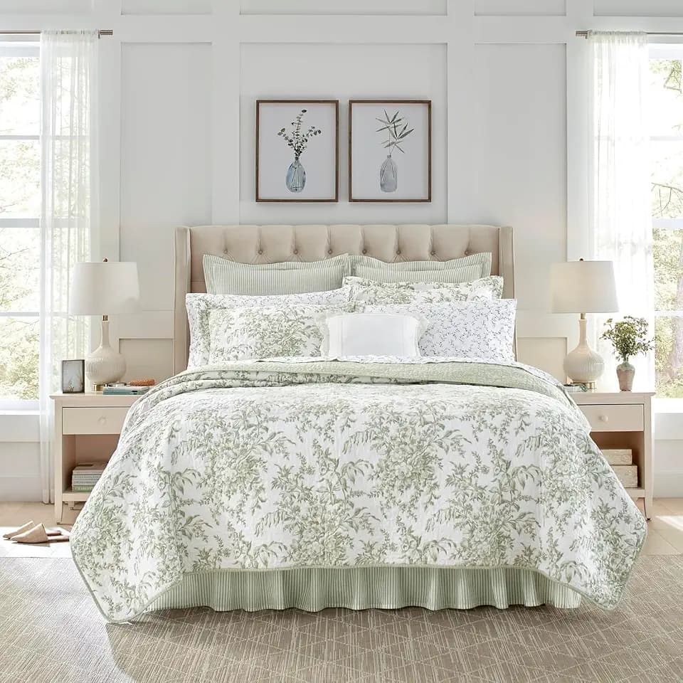 Laura Ashley - King Cotton Quilt with Shams, Reversible 3-Piece Bedding