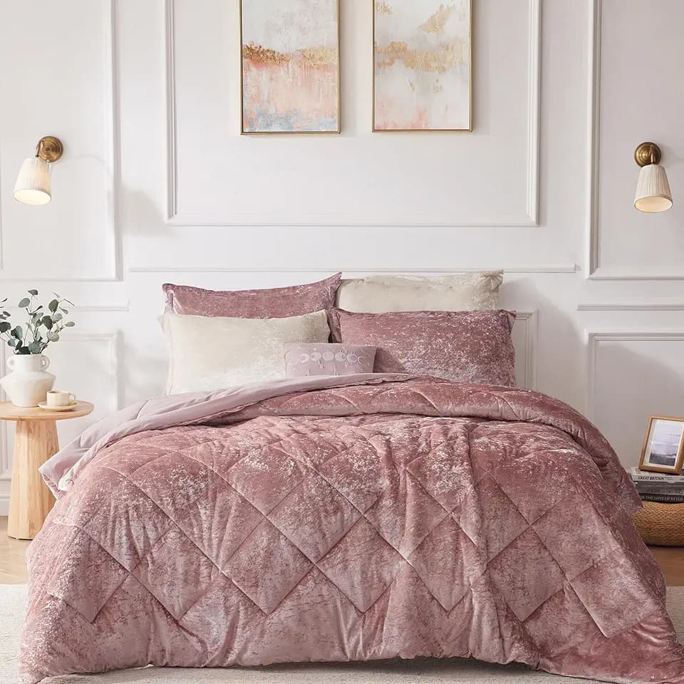 Intelligent Design Felicia Luxe Comforter Velvet Lush Double Sided Diamond Quilting, Modern All Season Bedding Set with Matching Sham, Decorative Pillow, Full/Queen(90"x90"), Blush 4 Piece