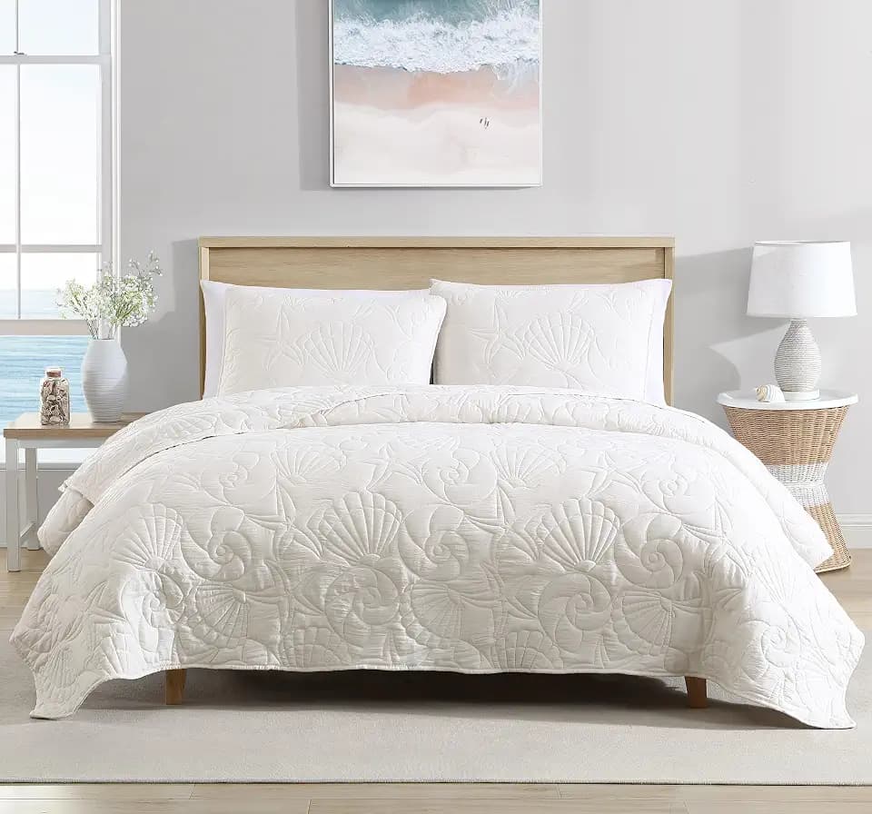 Caribbean Joe Full/Queen Outlined Shell 3-Piece Quilt Set, Ivory