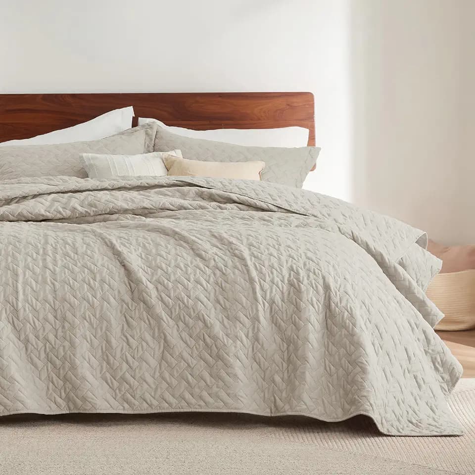 Bedsure King Size Quilt, Lightweight Comforter Set, Light Beige Bedspread