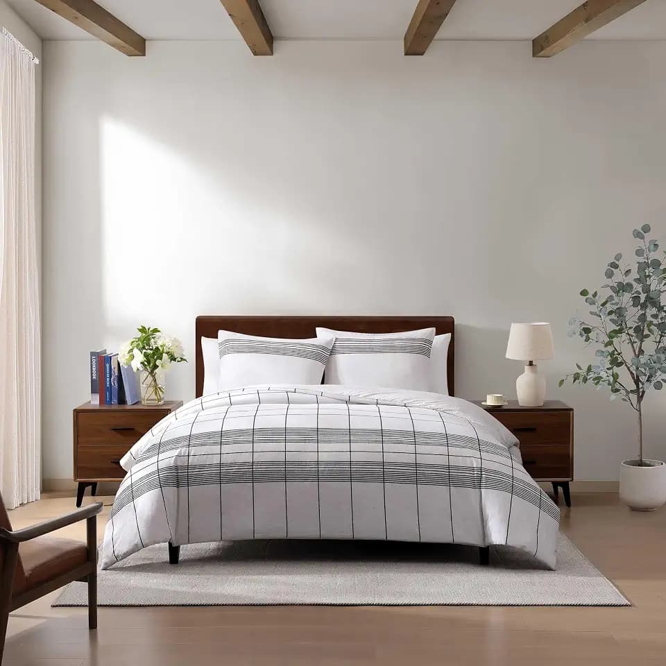 Tommy Hilfiger - Twin XL Size Comforter Set with Matching Sham