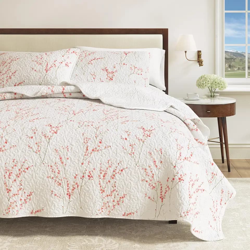 Great Bay Home Floral Quilt Set - 2-Piece Twin/Twin XL Size Spring Bedding Set - Lightweight, All-Season, Reversible Bedspread (Cherry Blossom)