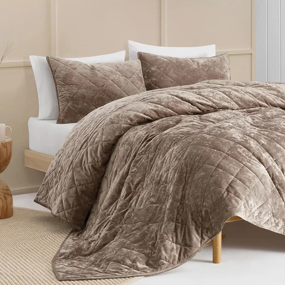 Wonderful Luxury Velvet Brown Quilt Set Queen, Diamond Stitch Pattern Bedding, Lightweight Ultra-Soft Skin-Friendly, All-Season, Versatile as Comforter/Bedspread for Adults Teens Kids Bedroom,94"x94"
