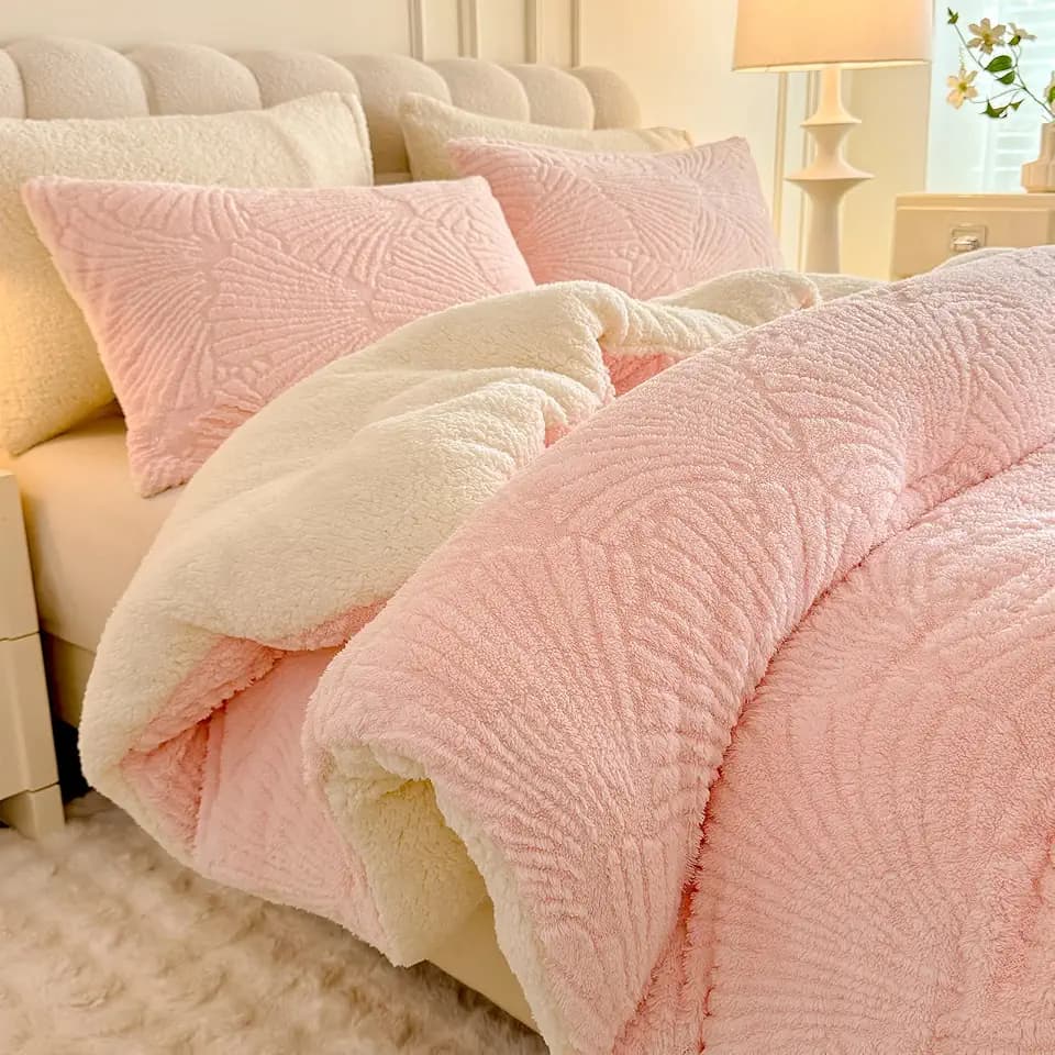 tohrisa Seashell Jacquard Sherpa Comforter Set Warm Cozy Premium Bedding 3 Pieces, King Size Geometric Pattern Quilt Comforter with 2 Pillowcases(104"X90" Light Pink)