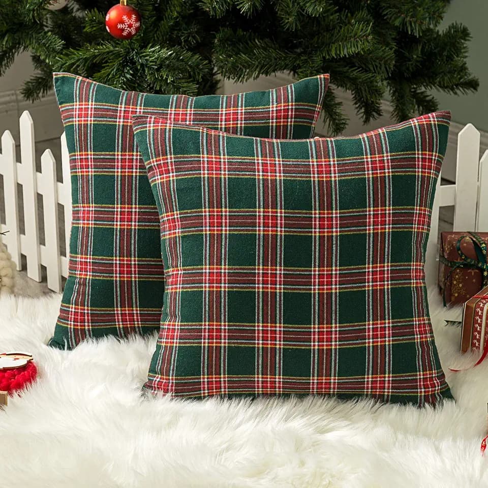 AQOTHES Christmas Plaid Decorative Throw Pillow Covers Green Red 16x16