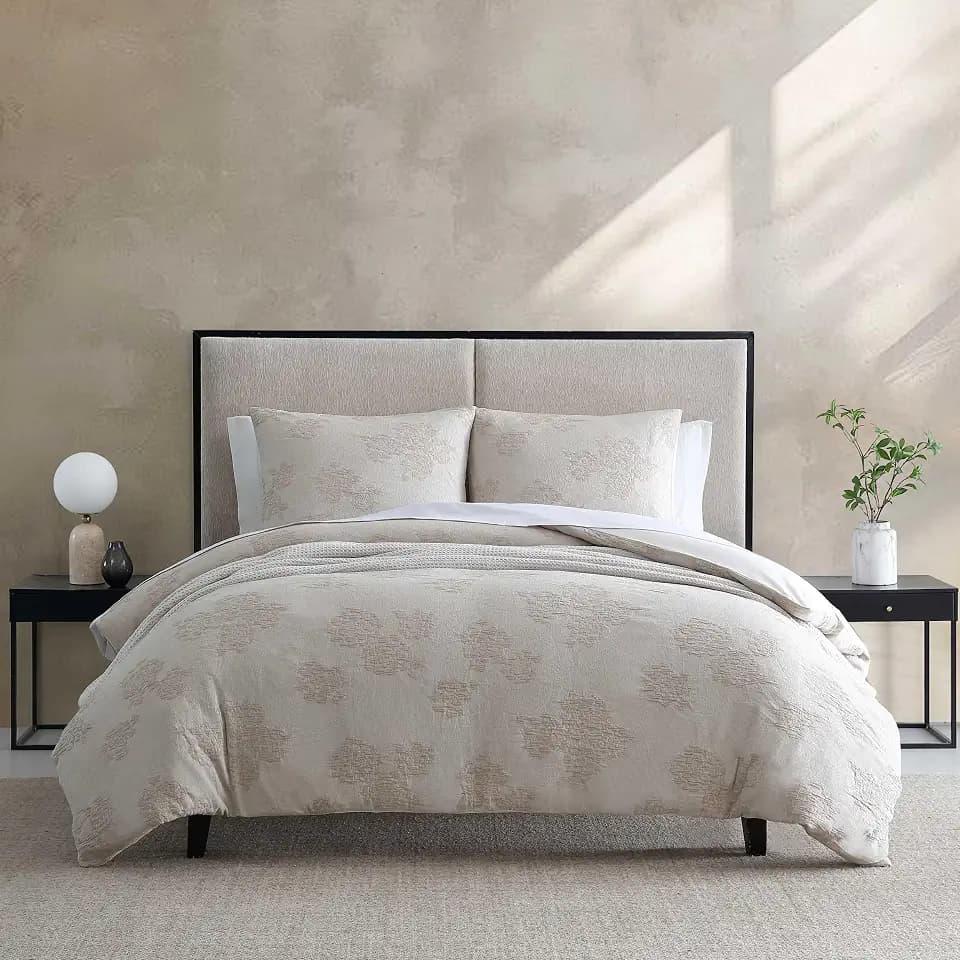 Vera Wang - Queen Size Comforter Set with Matching Shams